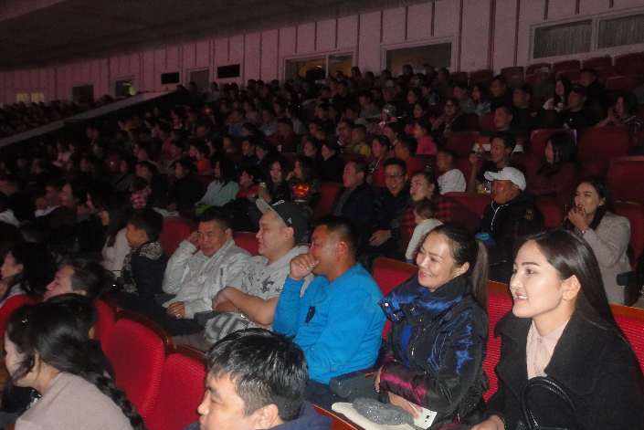 Мөрөөдлийн театрийн “Social эвлүүлэг” тоглолт нээлтээ хийлээ